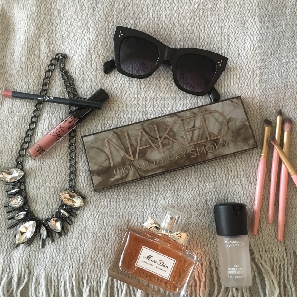 Urban Decay Naked Smokey Pallete - Picture 1 of 3